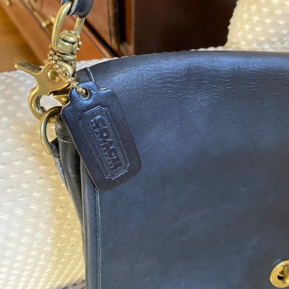 Vintage Coach Black Leather Handbag with Unique Serial Number - Picture 8 of 14